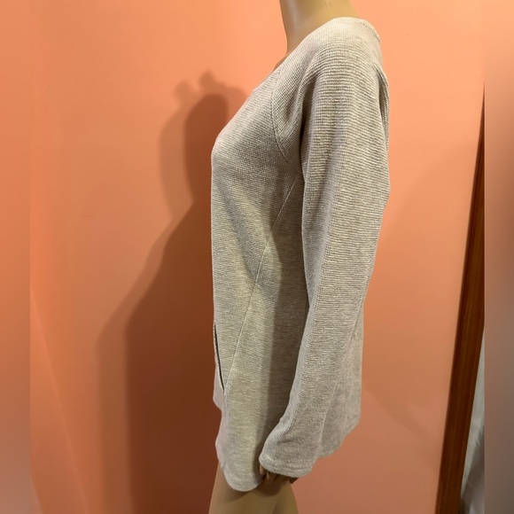 Women’s Liz Claiborne Sweater, Size Medium - Picture 5 of 10